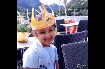 Mahesh Babu Family London Trip Photos